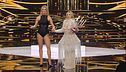 Michelle Hunziker e Katia Follesa in "Flowers" e "Chandelier"
