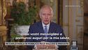 Re Carlo parla in pubblico ma è pallido e provato