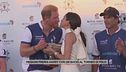 Meghan premia Harry con un bacio al torneo di polo