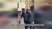 Harry, le immagini del bagno di folla a Londra