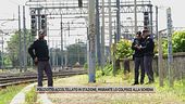 Poliziotto accoltellato in stazione, migrante lo colpisce alla schiena