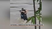 Natisone, l'abbraccio dei tre ragazzi nel fiume