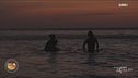 Un bagno al tramonto per le donne di Playa Coco