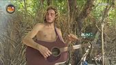 Pietro alle prese con la chitarra