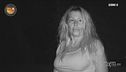 Rosanna prova ad accendere il fuoco