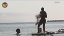 I Naufraghi pescano con la zattera