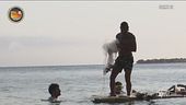 I Naufraghi pescano con la zattera