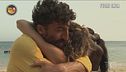 L'abbraccio tra Greta e Samuel