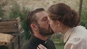 Il bacio tra Maria e Don Samuel