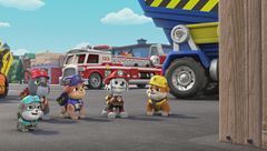 La squadra e Marshall costruiscono la caserma dei pompieri