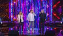 Daniel, mamma Giorgia e Fausto Leali in "Ordinary world"
