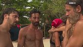 Abbracci, saluti e confronti tra i due gruppi