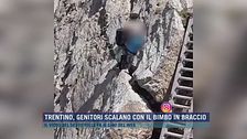 Trentino, genitori scalano con il bimbo in braccio