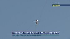 Sospeso sullo Stretto di Messina, le immagini impressionanti