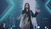 Laura Pausini in "Non ho mai smesso" e "In assenza di te"