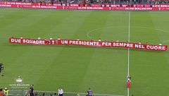 L'omaggio a Silvio Berlusconi