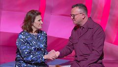 Gigi D'Alessio incontra la madre di Giuseppe, Maria, Pietro ed Emanuele