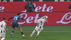 Tocco di mano di Bremer, Fabbri richiamato al VAR