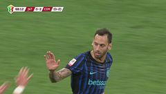 Calhanoglu la riapre: Inter-Como 1-2