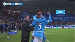 Neres pennella di sinistro e supera Ravaglia per il vantaggio del Napoli