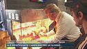 Trump frigge e serve patatine in un fast food