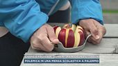 Carne e frutta ai bambini, ma nessuno li taglia