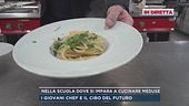 L'assaggio in diretta degli spaghetti con le meduse