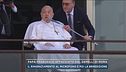 Papa Francesco affacciato dal Gemelli di Roma