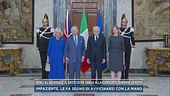 Reali al Quirinale, il gesto di Re Carlo alla consorte durante le foto