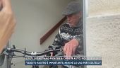 Lilly, Sebastiano rientra a casa in auto, poi esce in bici