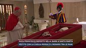 Papa Francesco deposto nella bara a Santa Marta