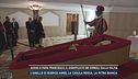 Addio a Papa Francesco, il significato dei simboli sulla salma