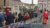 Roma, il pellegrinaggio continuo per vedere la tomba