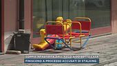 Coppia infastidita dall'asilo nido sotto casa