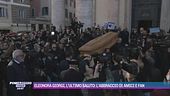Eleonora Giorgi, l'ultimo saluto: l'abbraccio di amici e fan