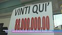 Vince 88 milioni di euro: la moglie tradita ne pretende la metà