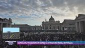 Conclave, votazioni in corso: l'attesa dei fedeli in piazza