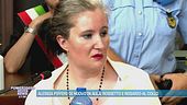 Alessia Pifferi di nuovo in aula: rossetto e rosario al collo