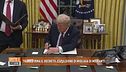 Trump firma il decreto: espulsione di migliaia di migranti