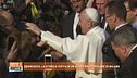 Francesco, la storica visita in un quartiere popolare di Milano