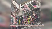 Napoli, il neomelodico canta dal balcone e disturba la scuola