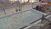 Fontana di Trevi senz'acqua, per il lancio delle monete spunta una vasca
