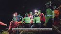 Speleologa intrappolata, il momento in cui viene estratta dalla grotta