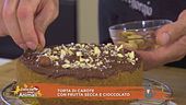 Torta di carote con frutta secca e cioccolato