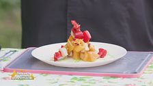 Spiedini di tofu e peperoni su crema di piselli