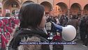 Piazze contro il governo: gesti e slogan violenti