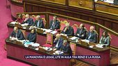 La manovra è legge, lite in aula tra Renzi e La Russa