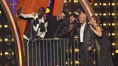 Il fan Migliazza e i campioni dell'Olimpia basket