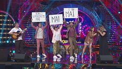 Il medley "Flower Power" di Vanessa Incontrada e gli Oblivion