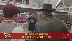 Ghione canta in metro e viene cacciato, le borseggiatrici no